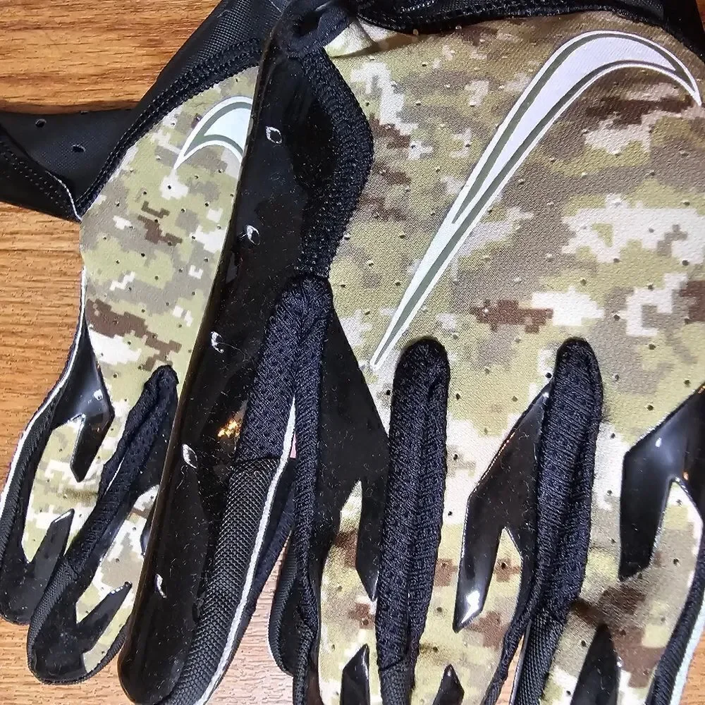 Nike Vapor Jet Salute To Service NFL Receiver Gloves Medium M Camo Green Black